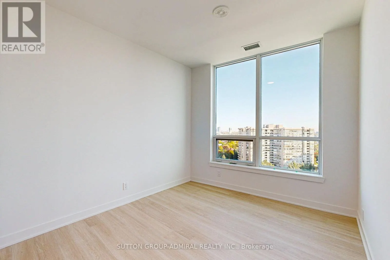 1210 - 30 UPPER MALL WAY