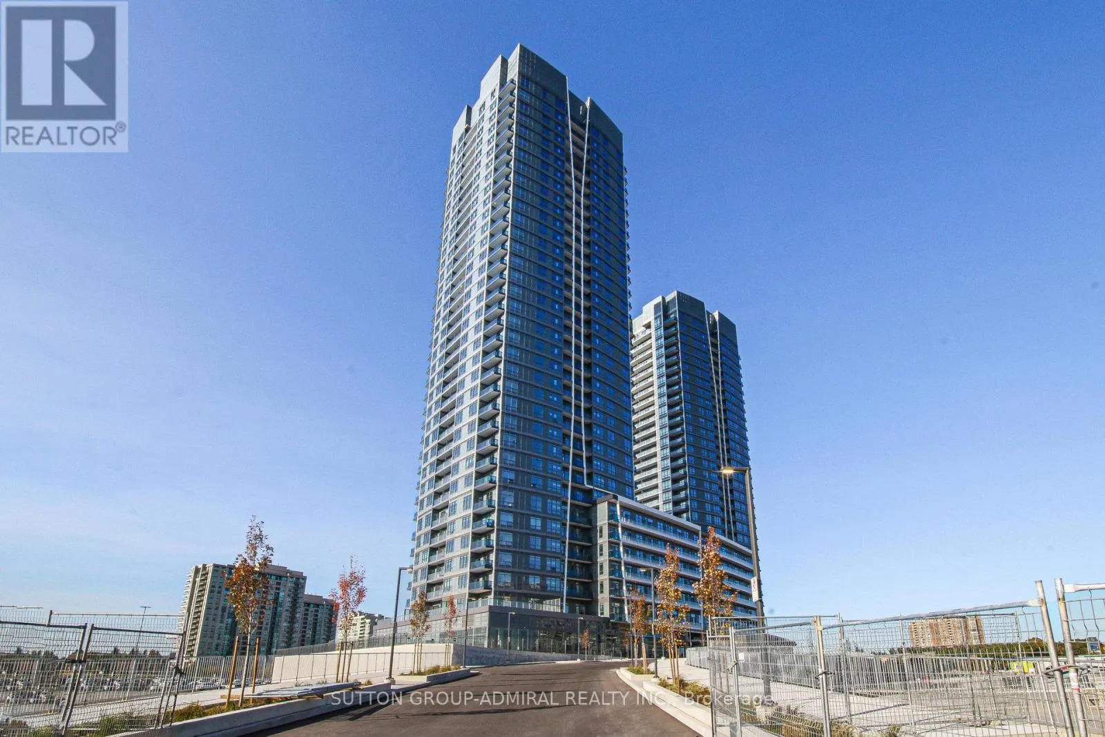1210 - 30 UPPER MALL WAY