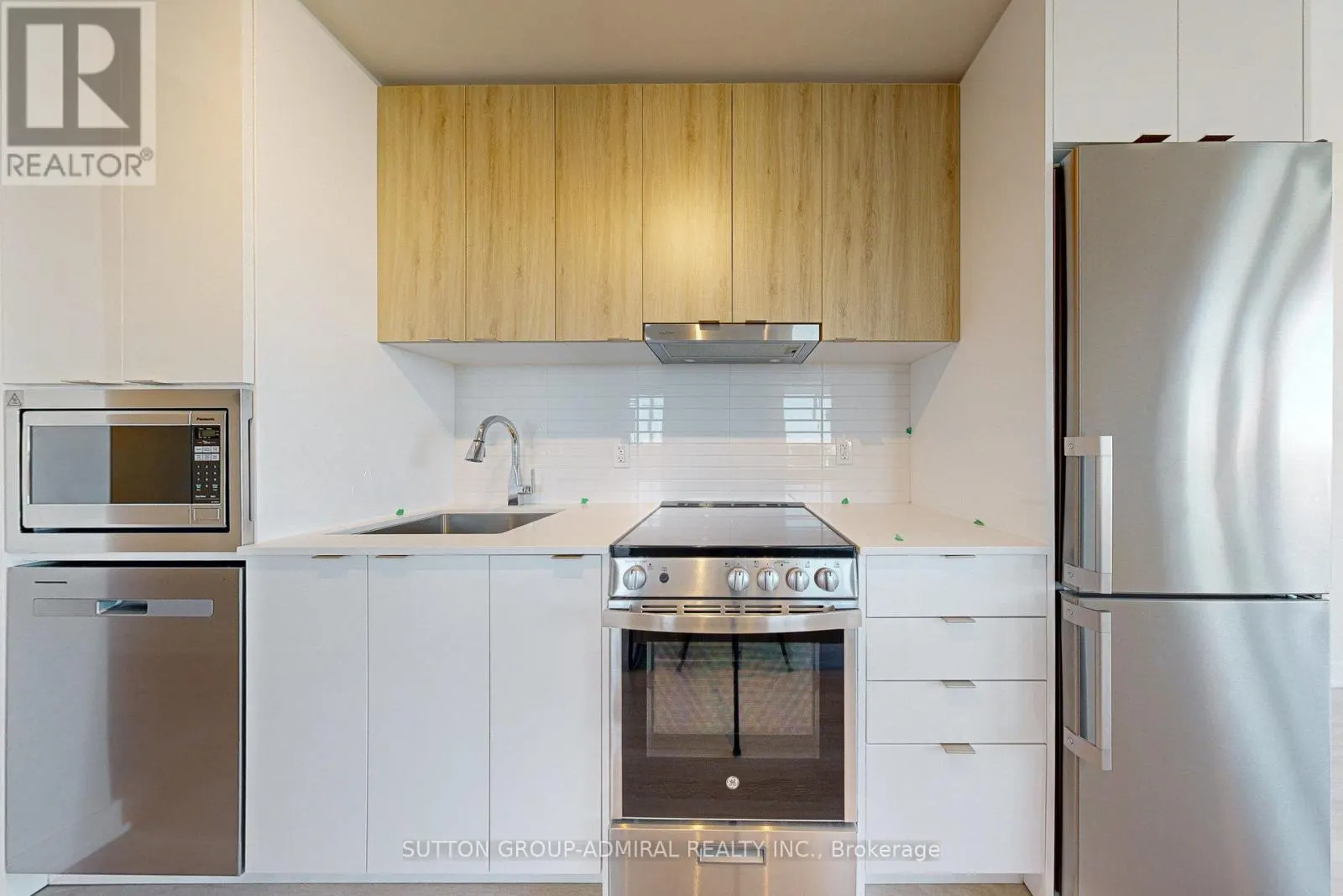 1210 - 30 UPPER MALL WAY