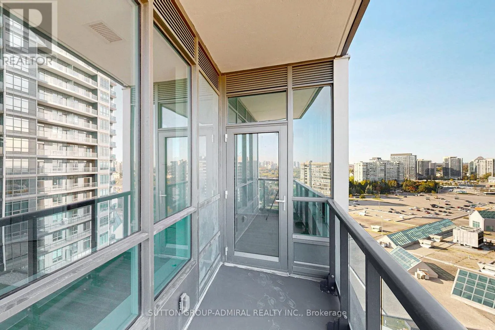 1210 - 30 UPPER MALL WAY