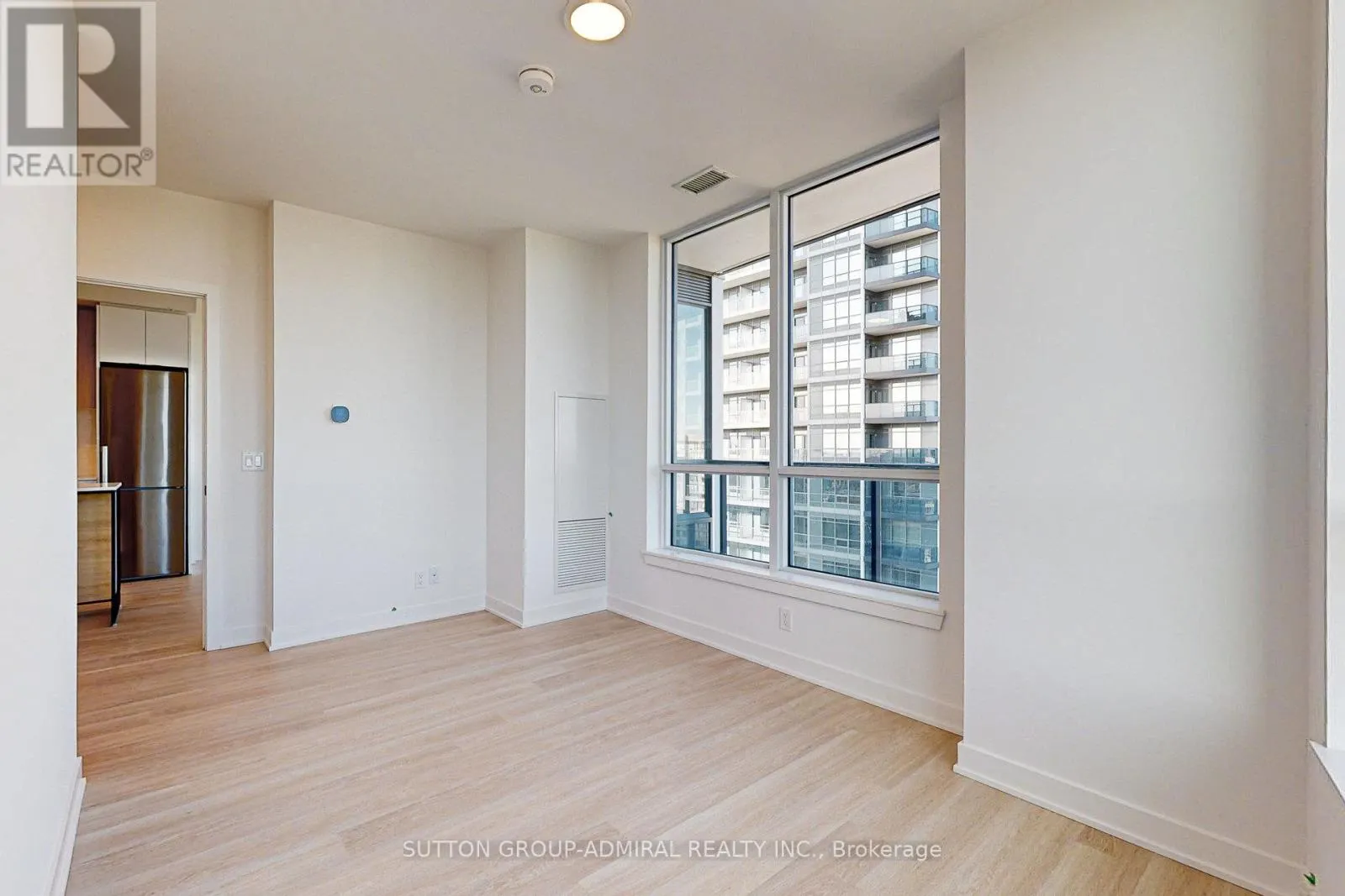 1210 - 30 UPPER MALL WAY