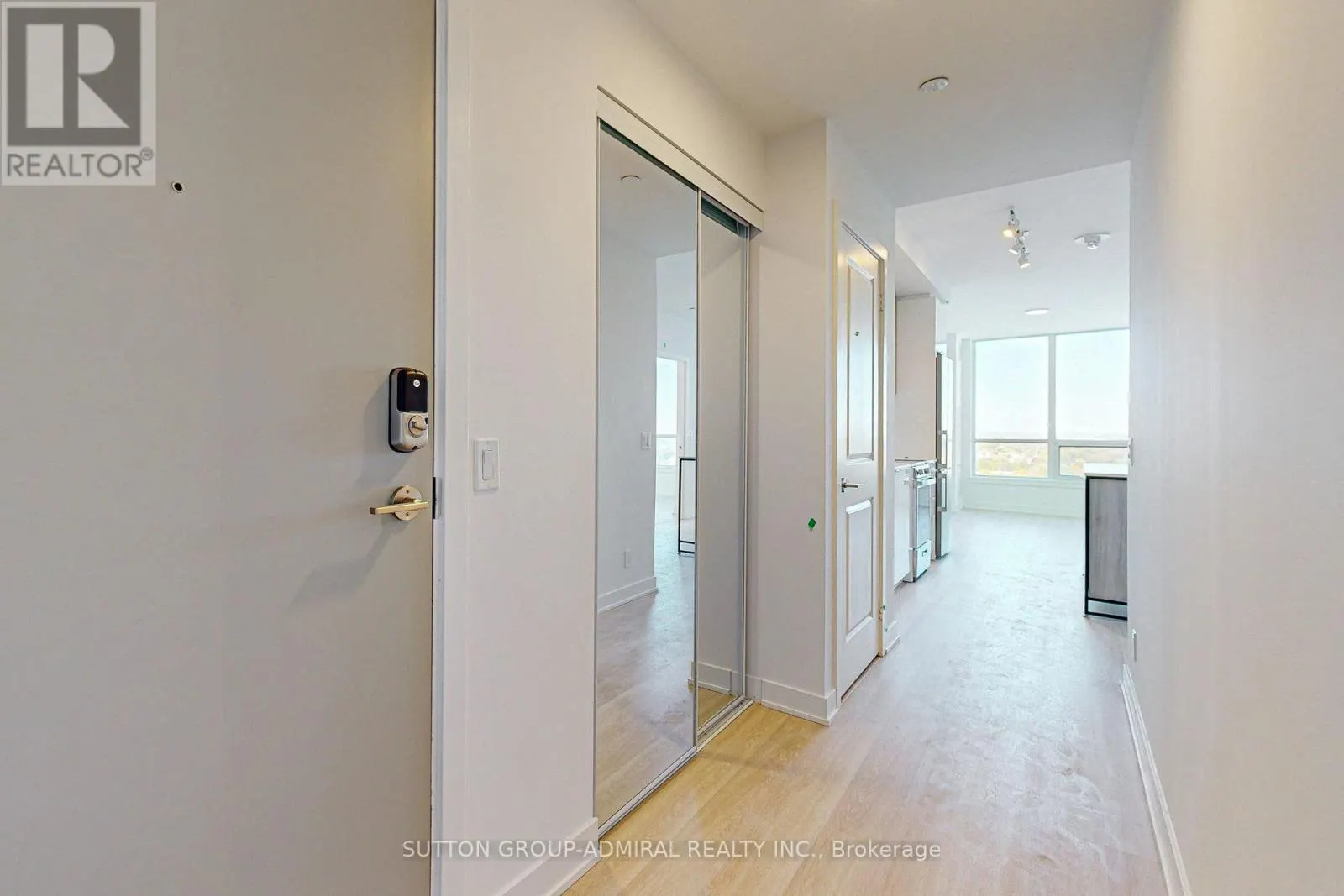 1210 - 30 UPPER MALL WAY