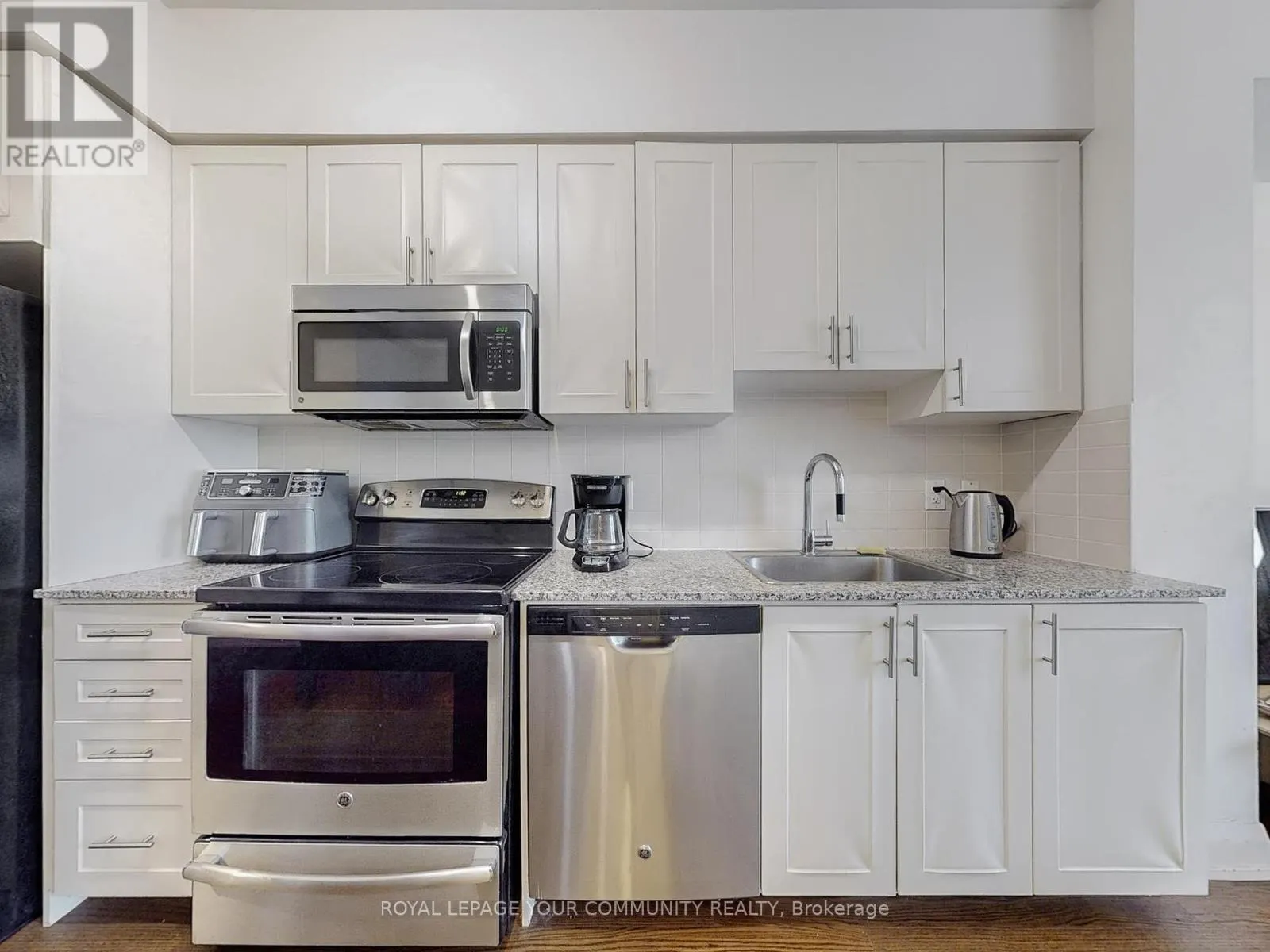 522 - 7161 YONGE STREET