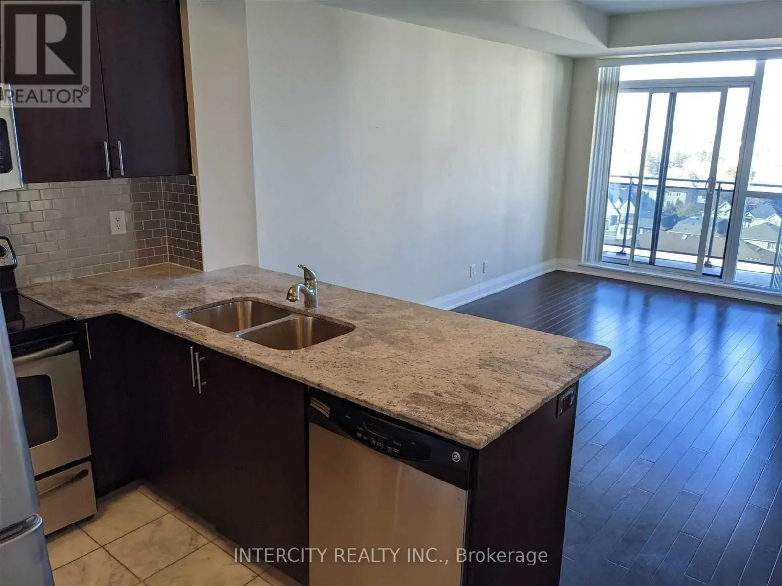 1102 - 520 STEELES AVENUE W