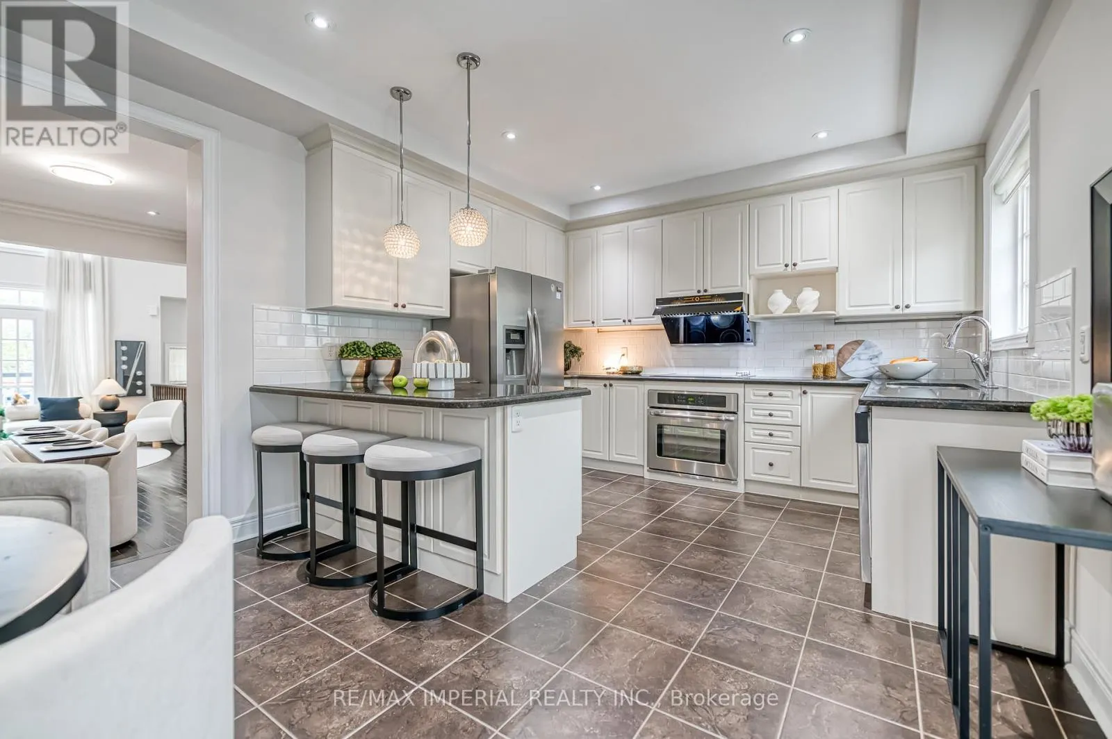 21 MACKENZIE'S STAND AVENUE