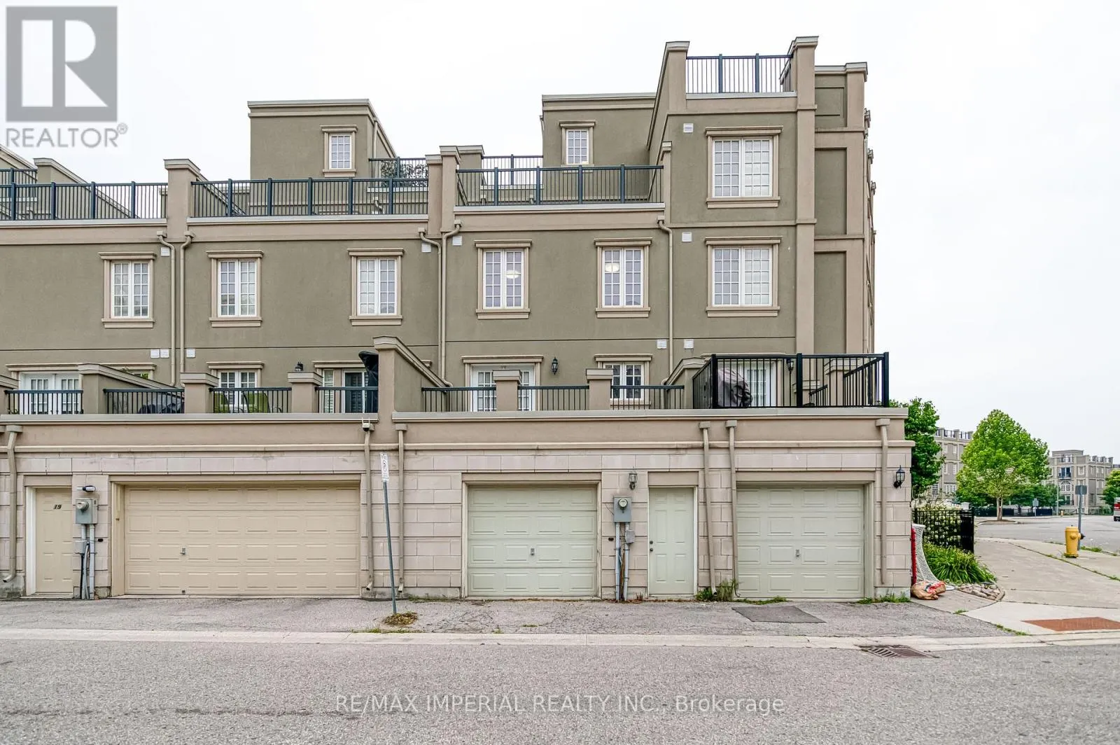 21 MACKENZIE'S STAND AVENUE