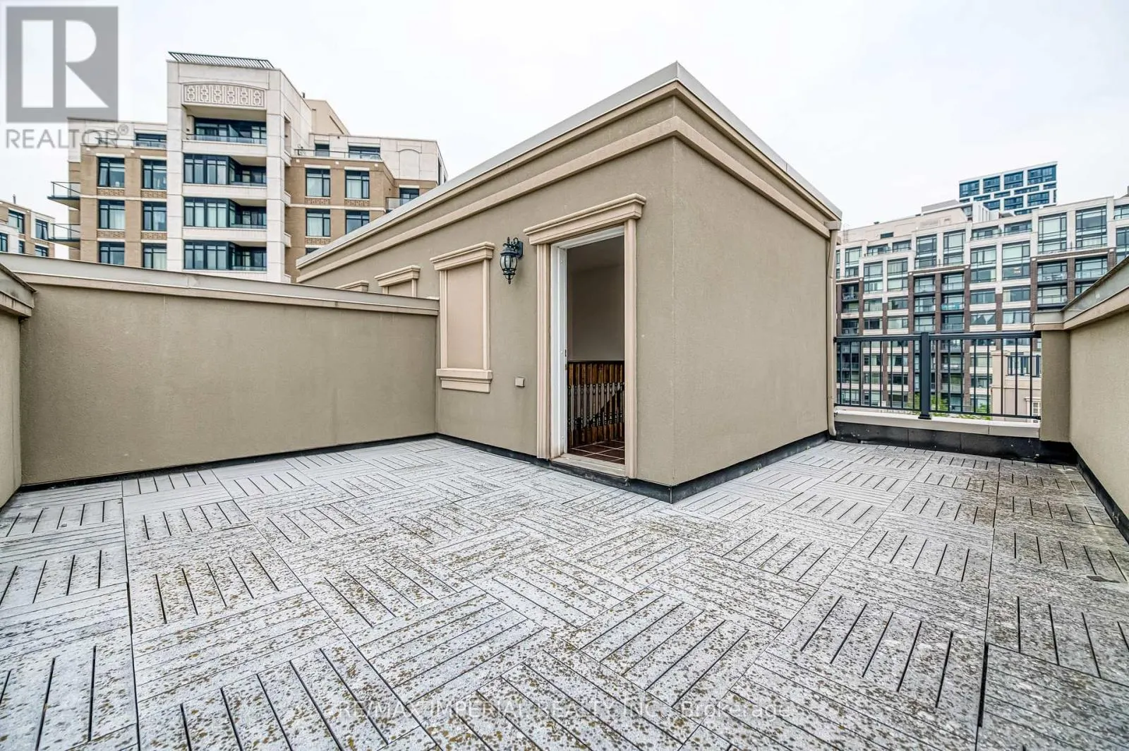 21 MACKENZIE'S STAND AVENUE