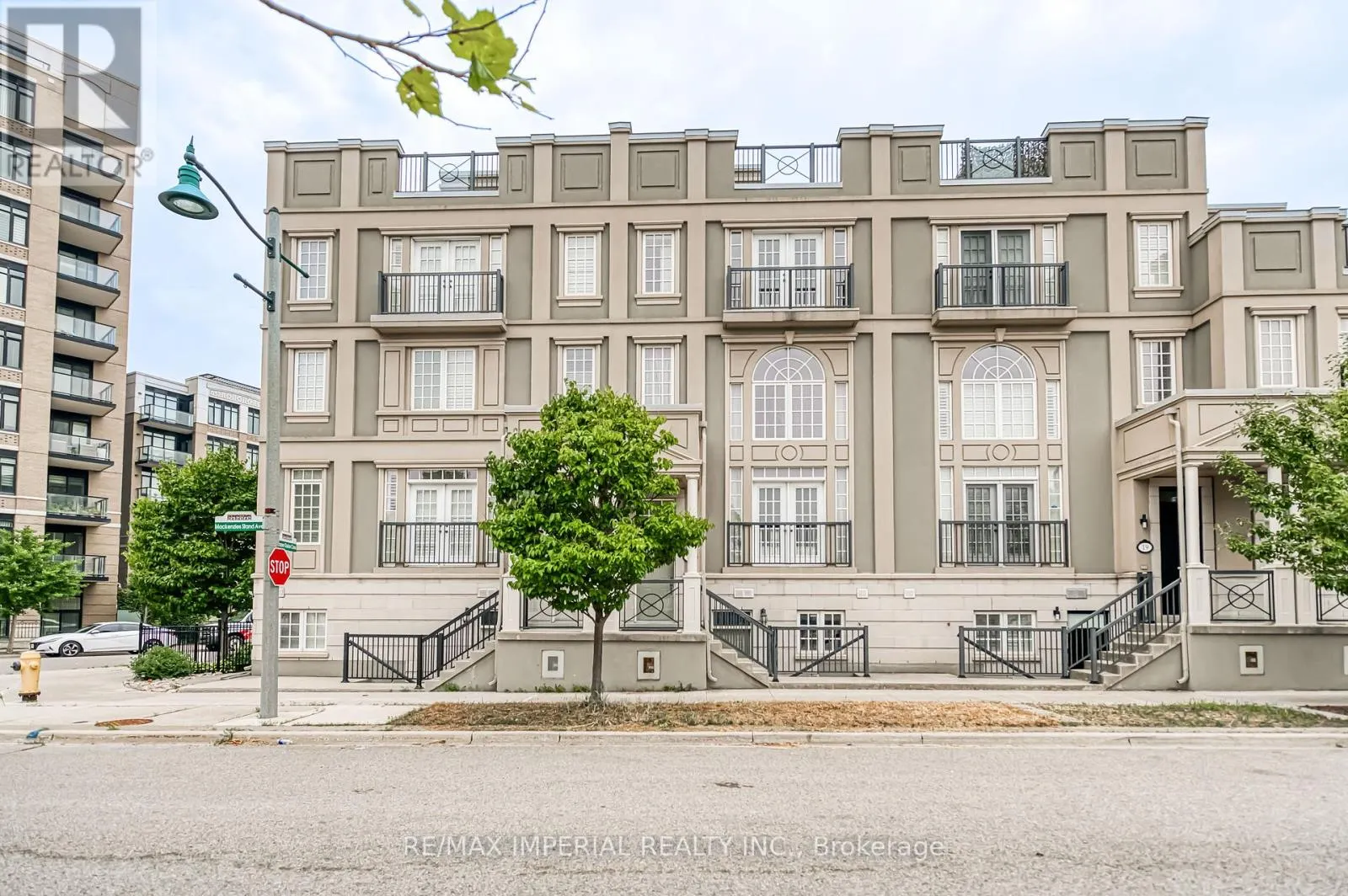 21 MACKENZIE'S STAND AVENUE