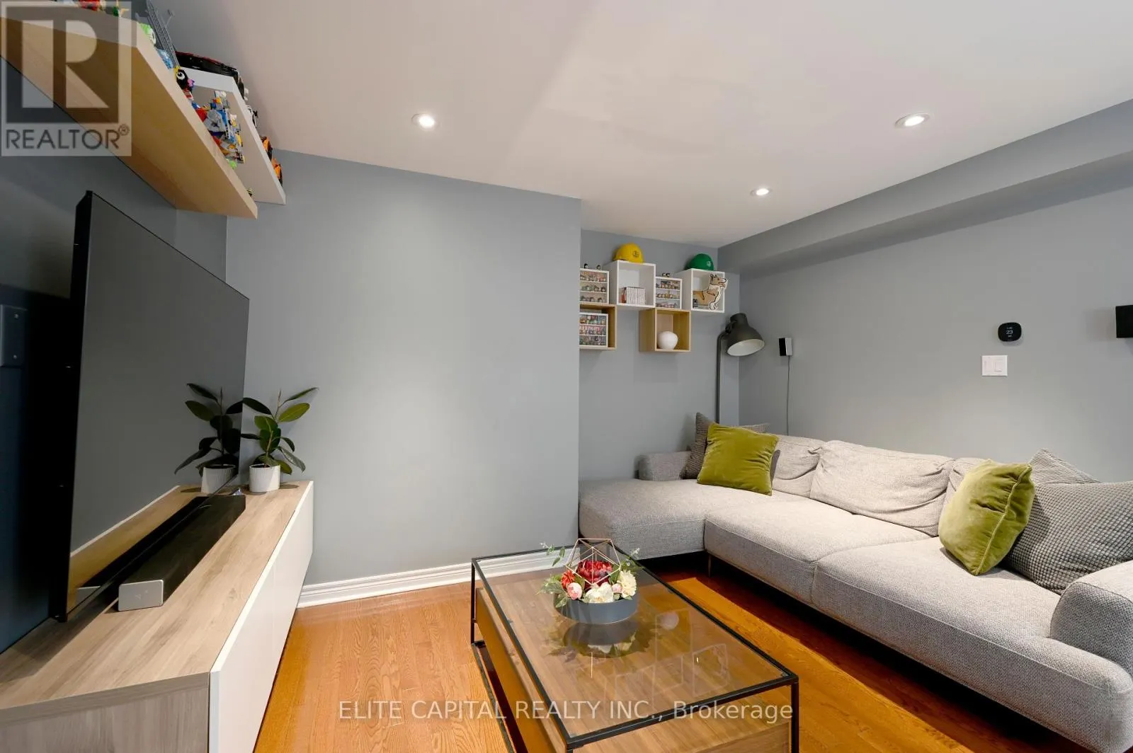 41 BRAHM COURT