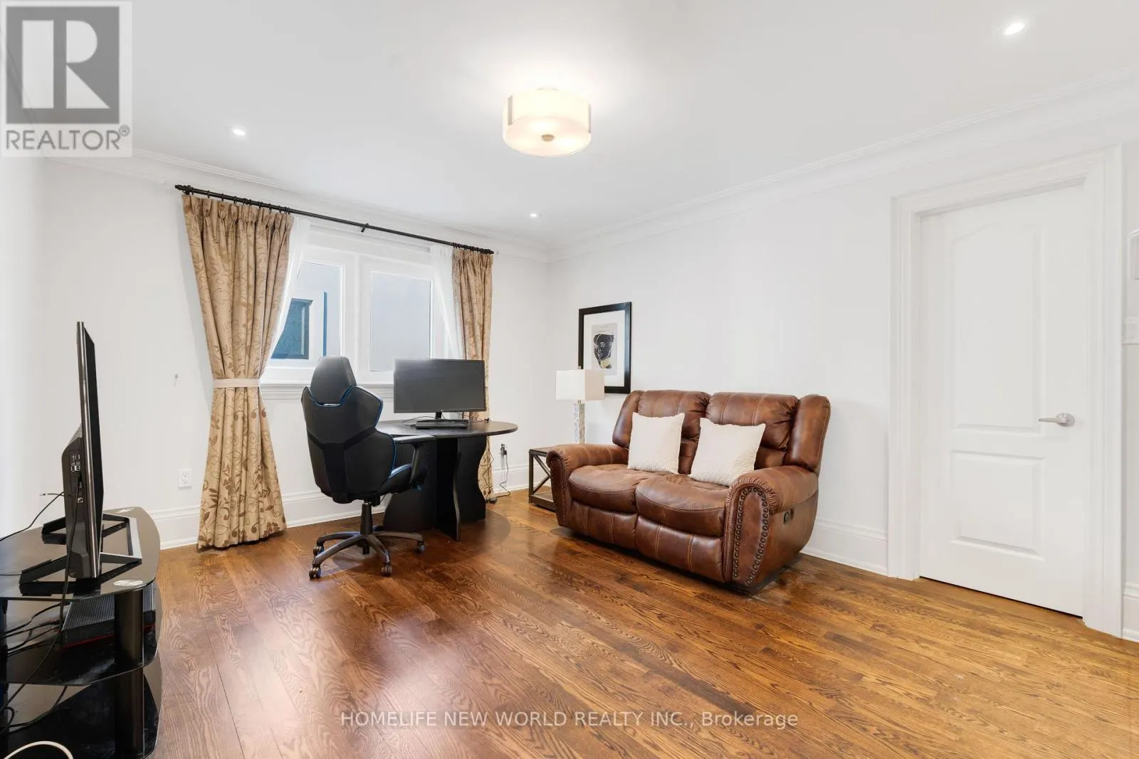145 CLARENDON DRIVE
