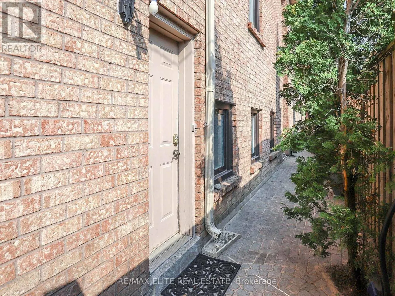 48 PEMBERTON ROAD