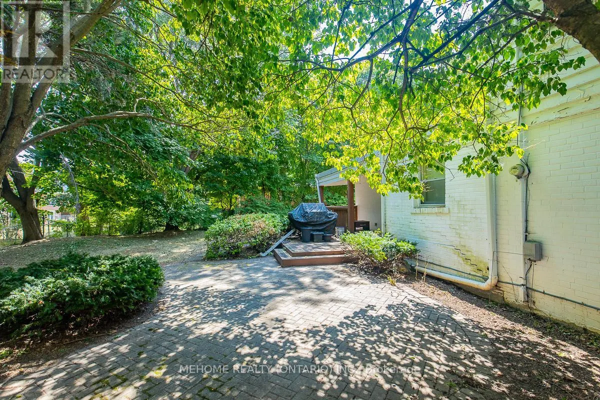 9 LAURELEAF ROAD