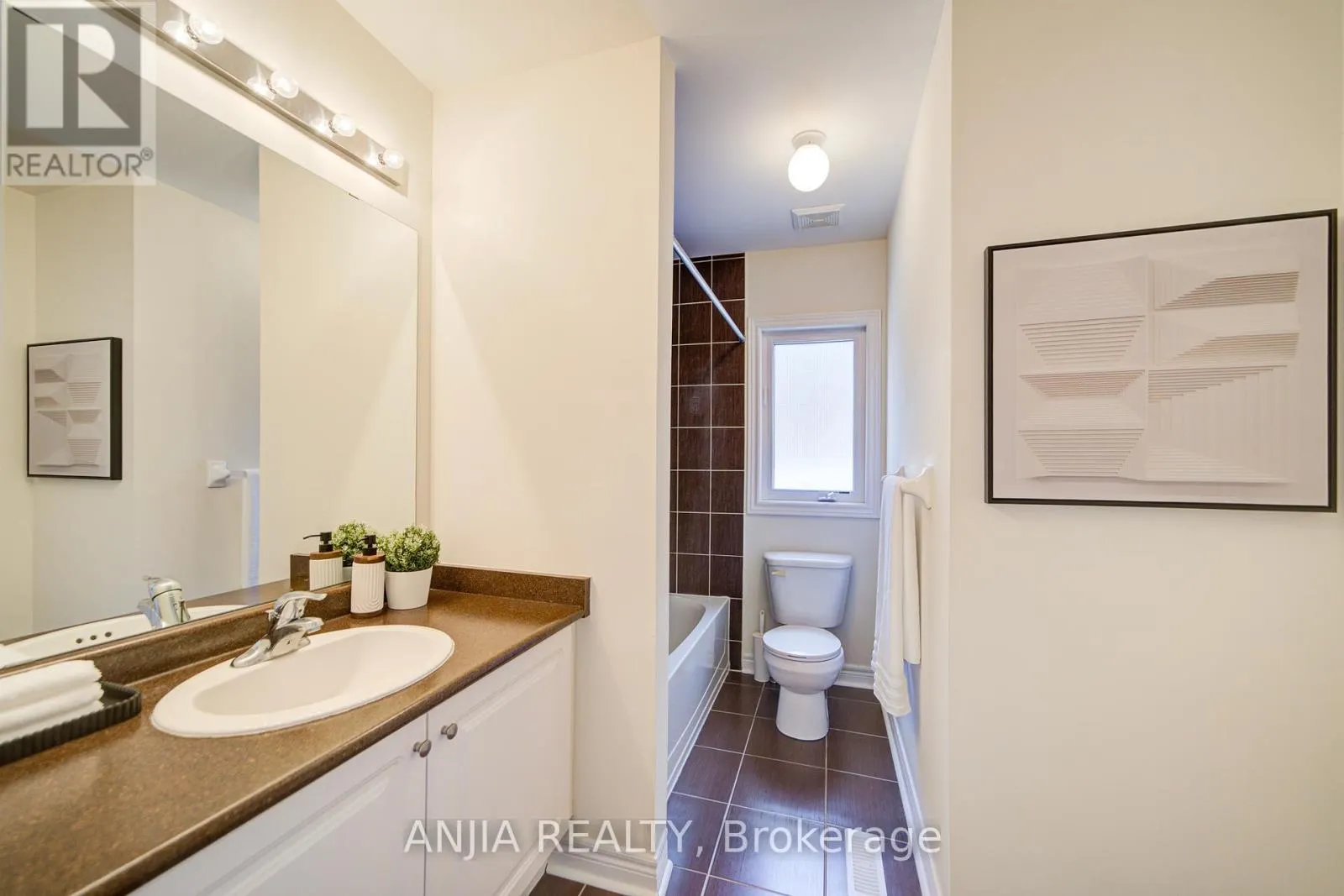 123 GREENFOREST GROVE