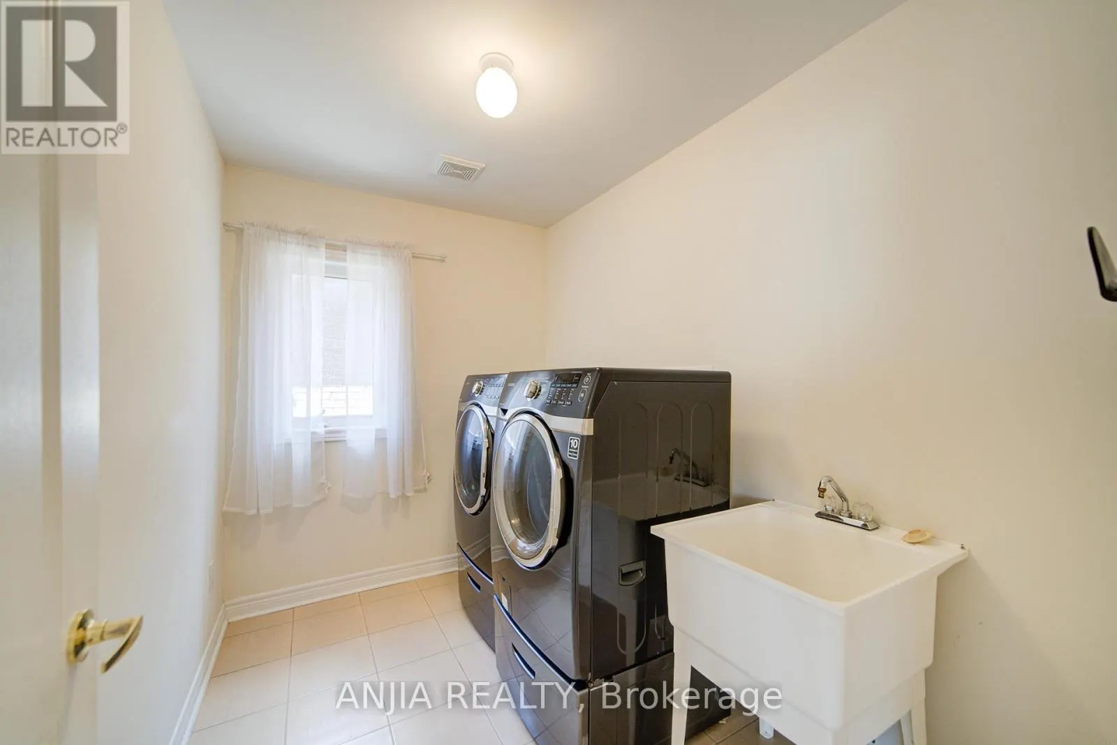 123 GREENFOREST GROVE