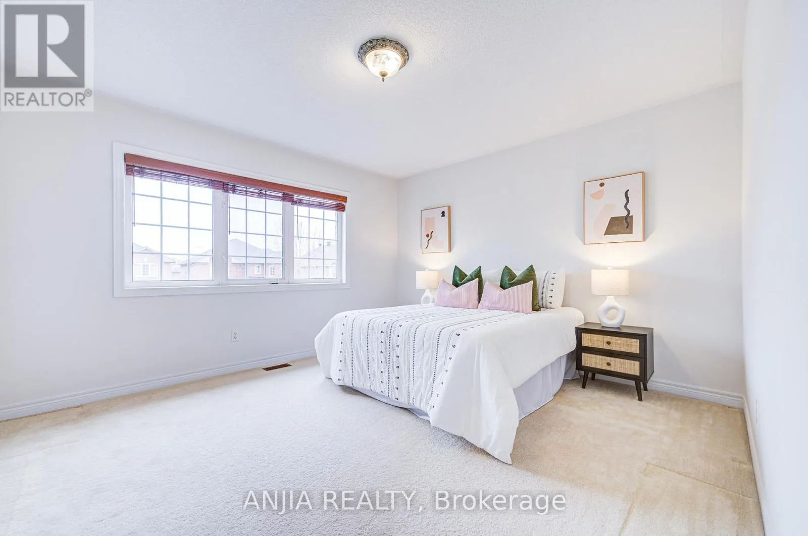 6 LINSMARY COURT