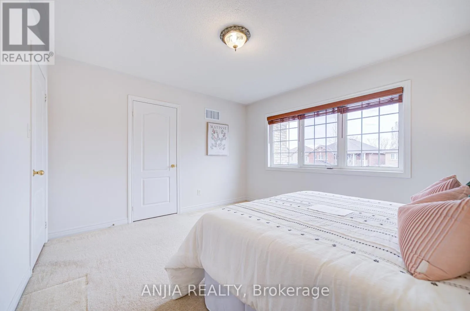 6 LINSMARY COURT