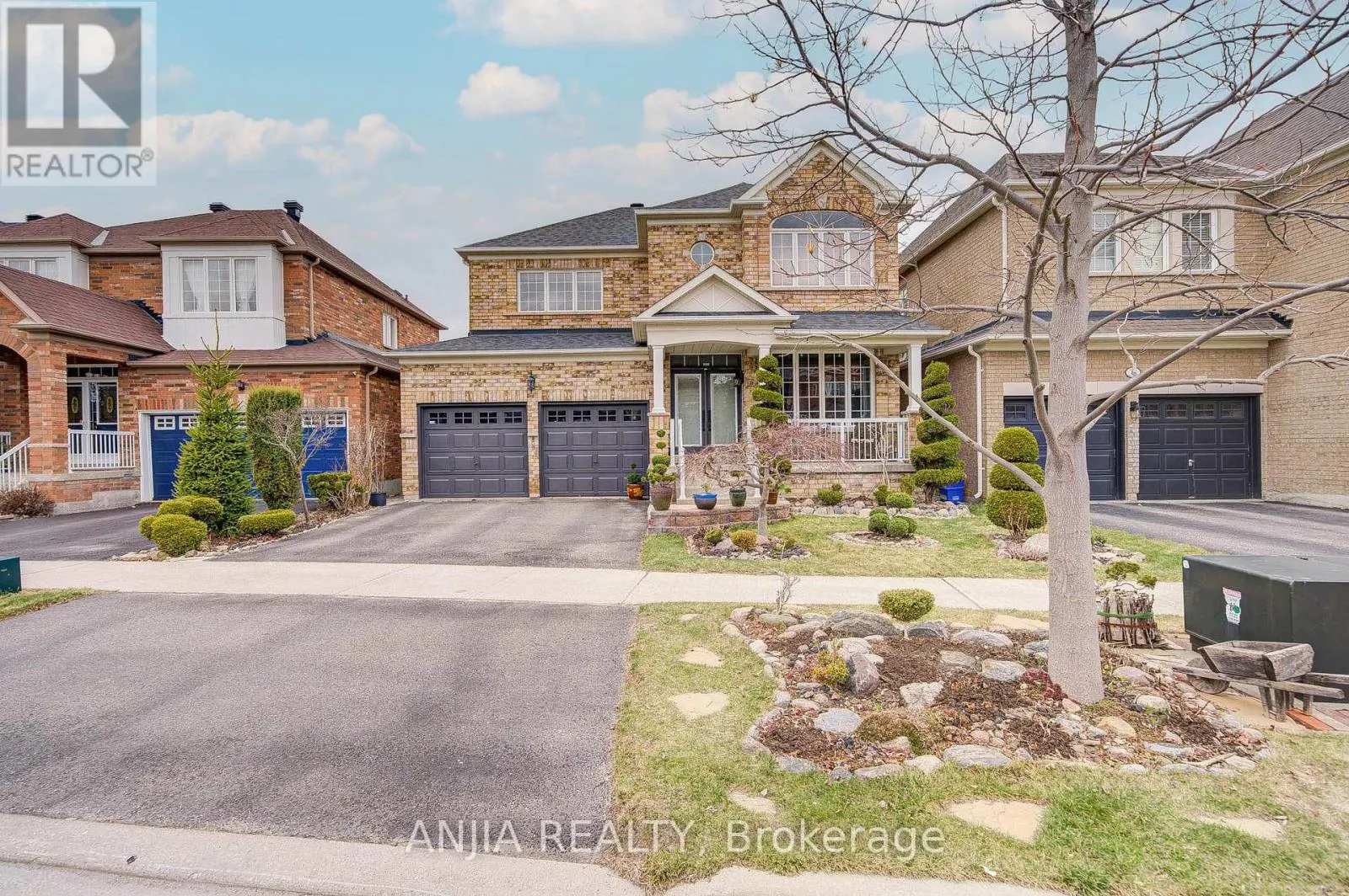 6 LINSMARY COURT