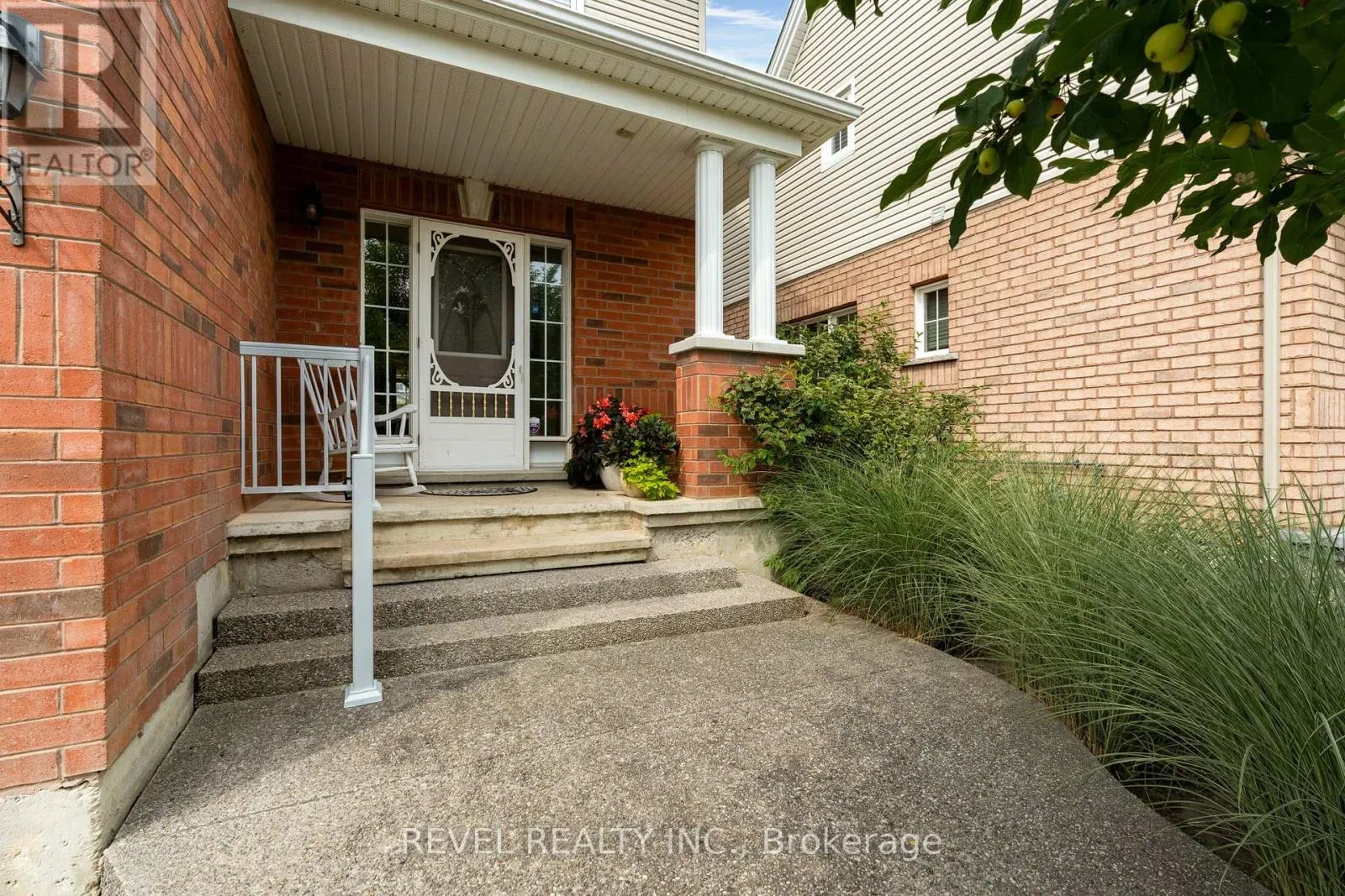1058 MURIEL STREET