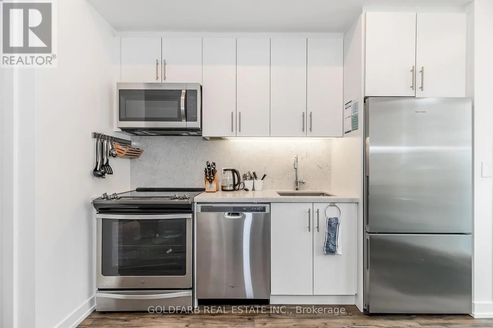 42 - 261 BROWARD WAY