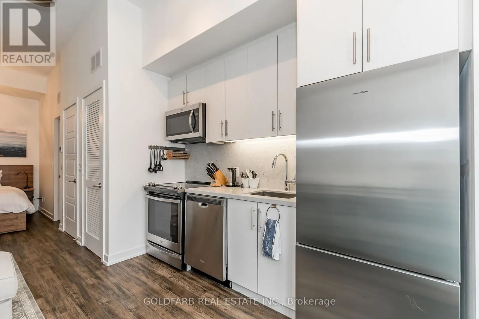 42 - 261 BROWARD WAY