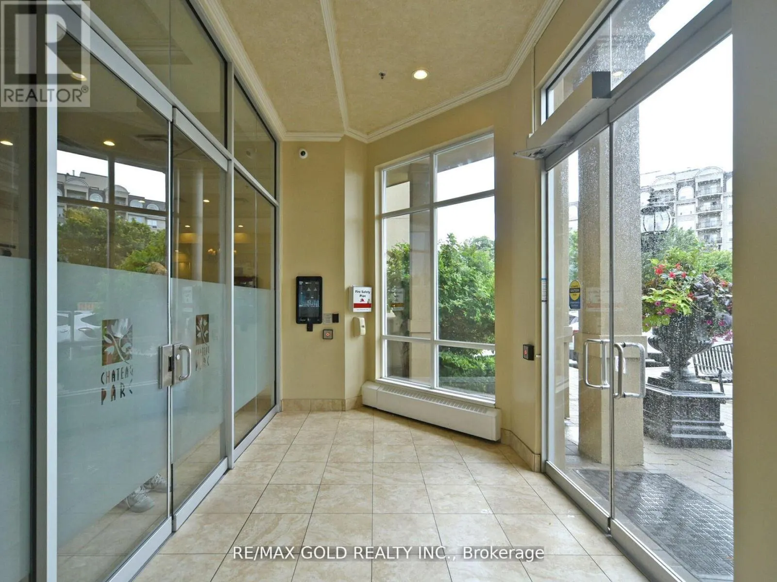 404 - 2 MAISON PARC COURT