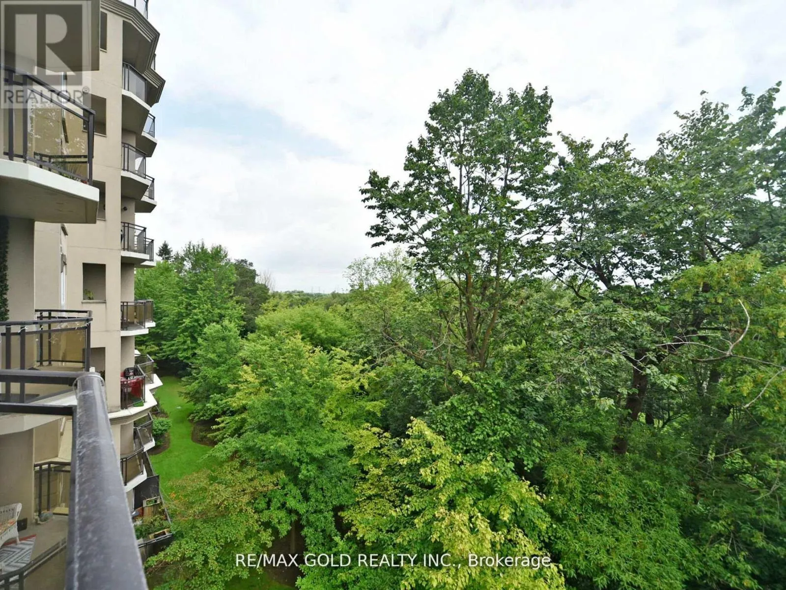 404 - 2 MAISON PARC COURT