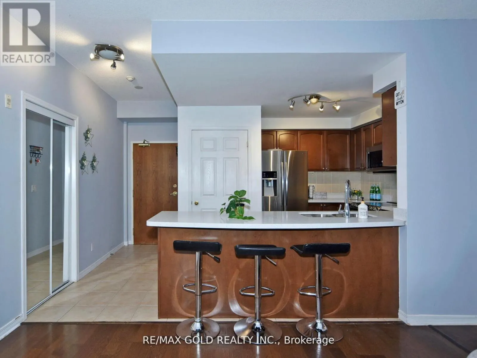 404 - 2 MAISON PARC COURT