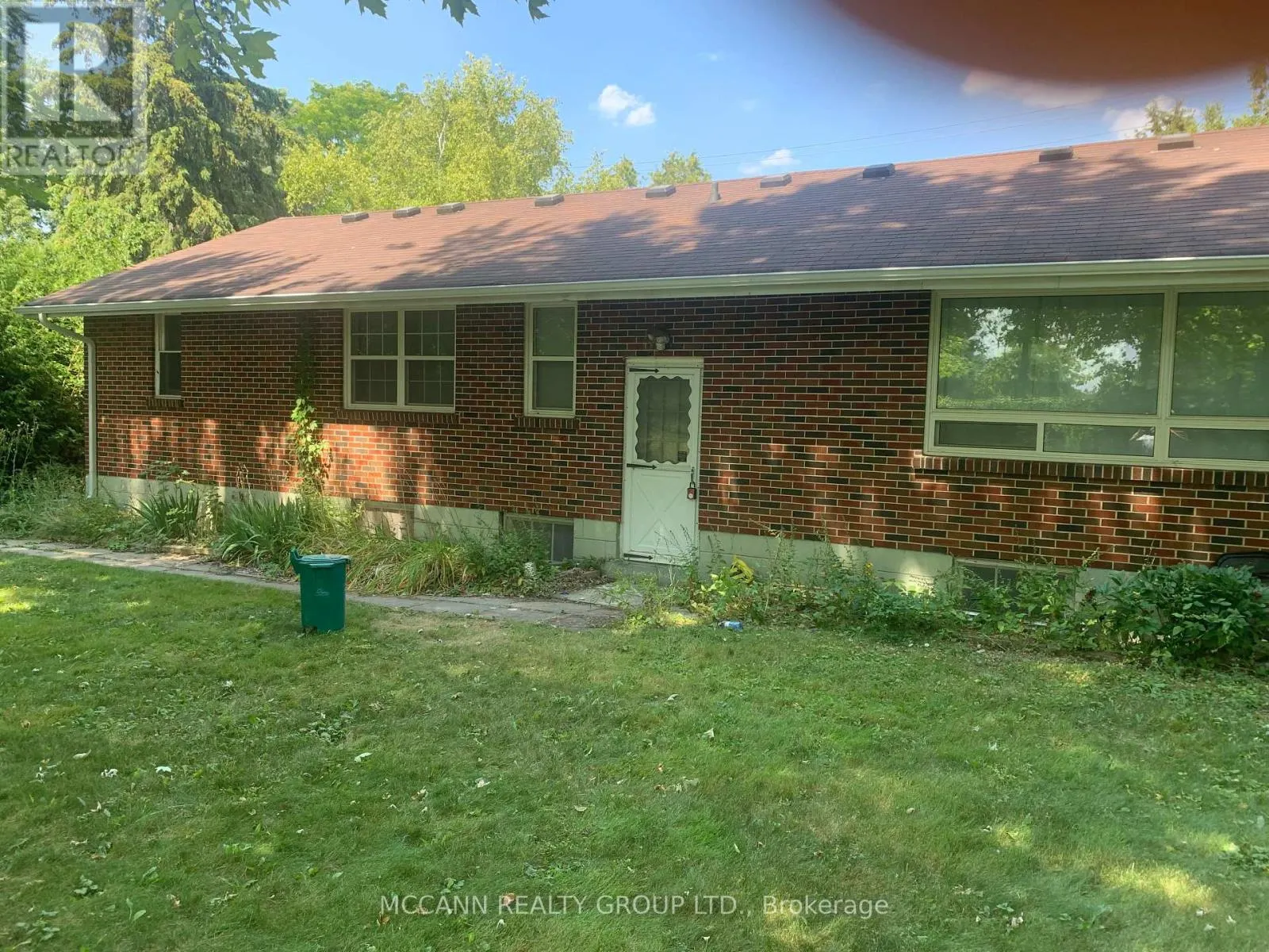 UNIT B - 582 MULOCK COURT