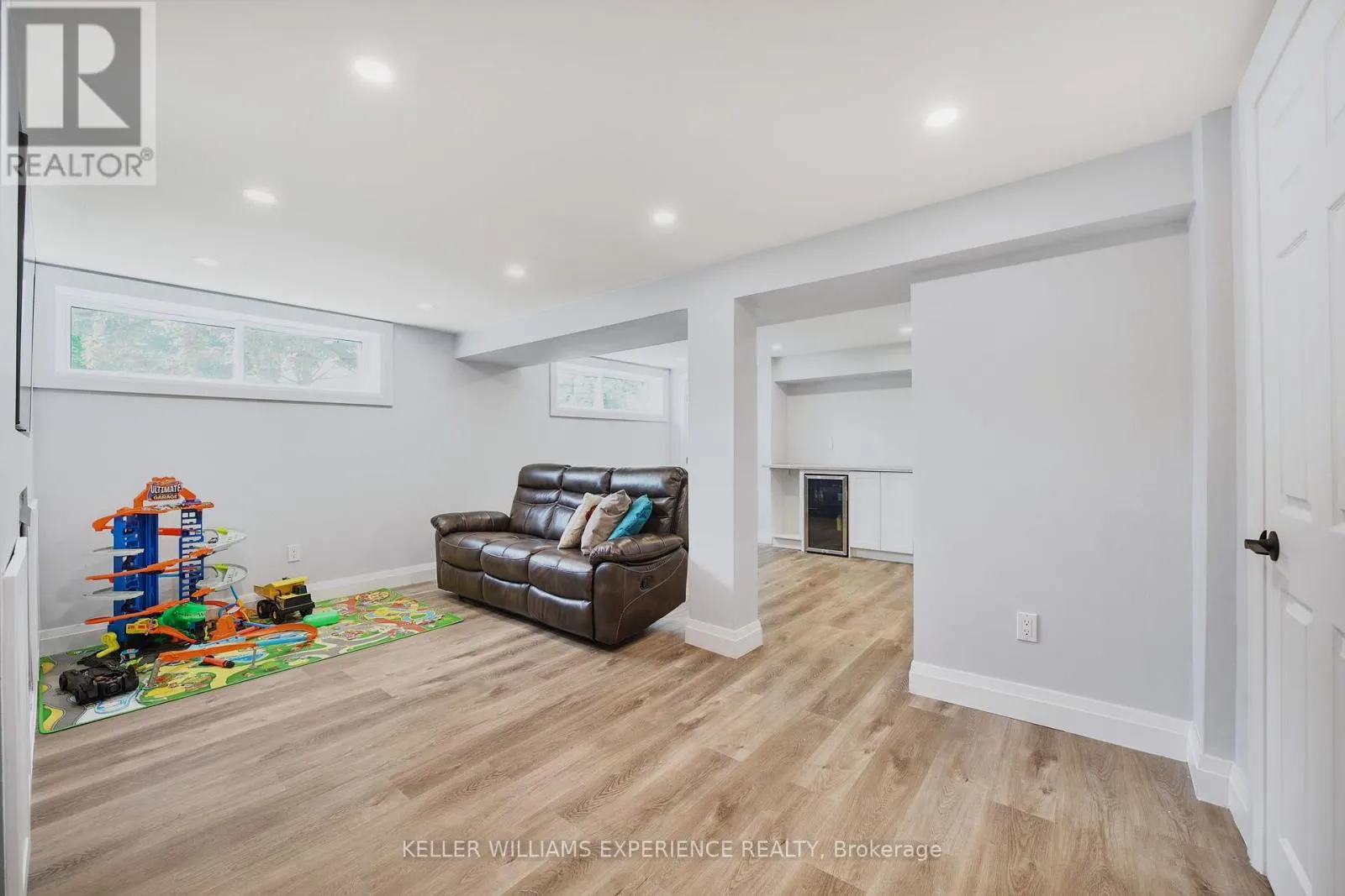 85 GLADMAN AVENUE