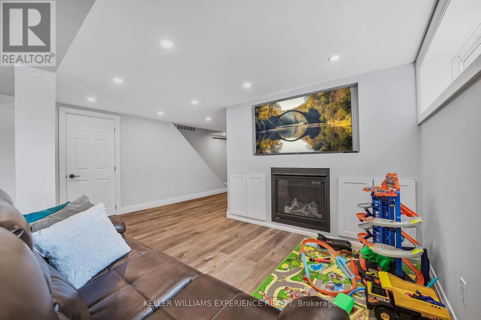 85 GLADMAN AVENUE