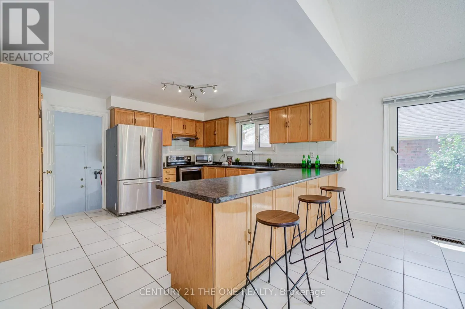 35 AMBLESIDE CRESCENT