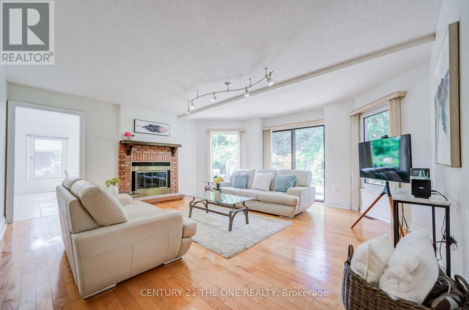 35 AMBLESIDE CRESCENT