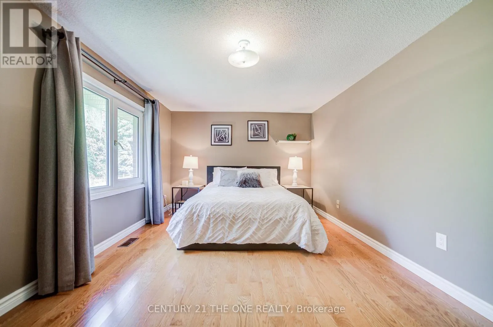 35 AMBLESIDE CRESCENT