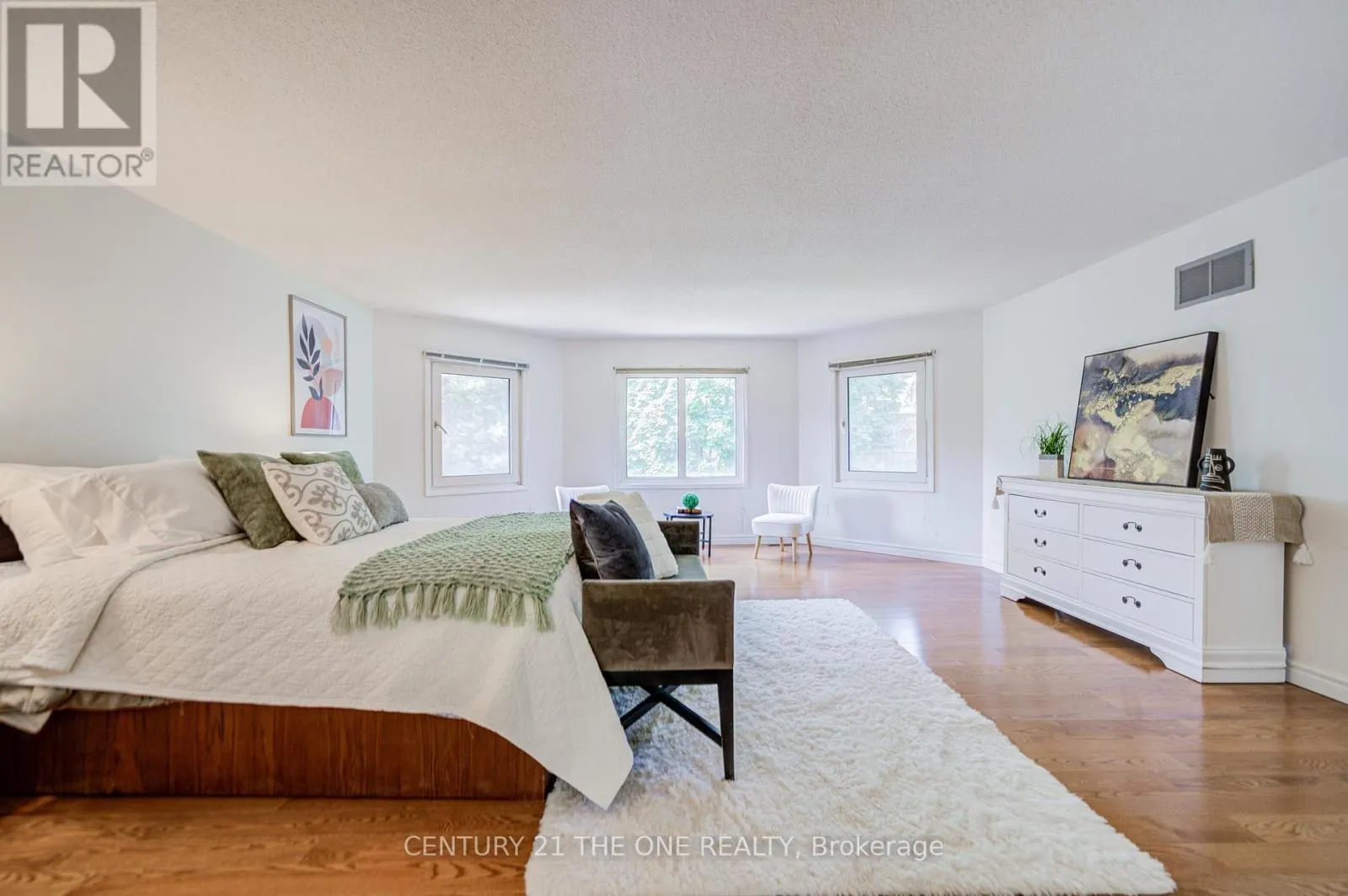 35 AMBLESIDE CRESCENT