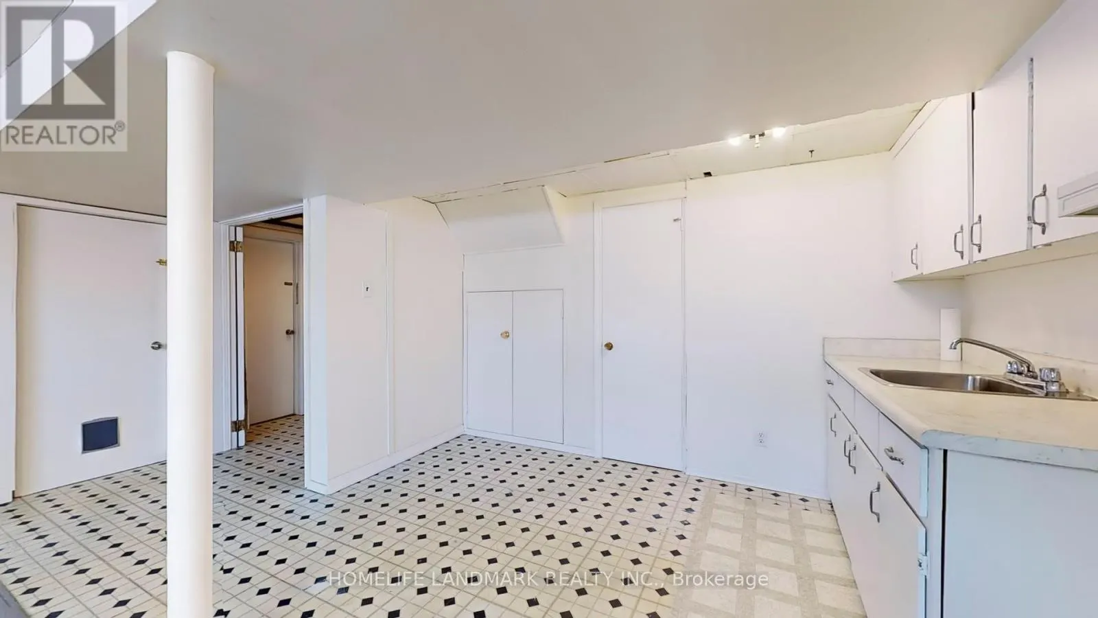 424 BONITA CRESCENT