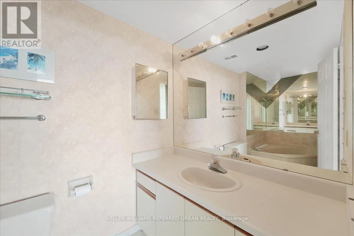 504 - 333 CLARK AVENUE W