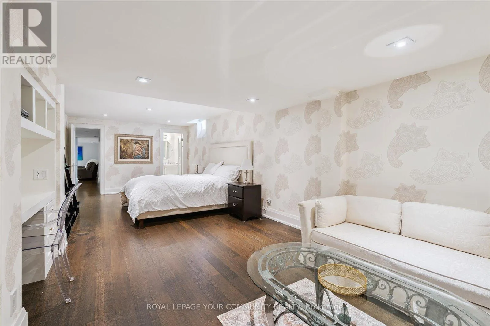 8 WINTERPORT COURT