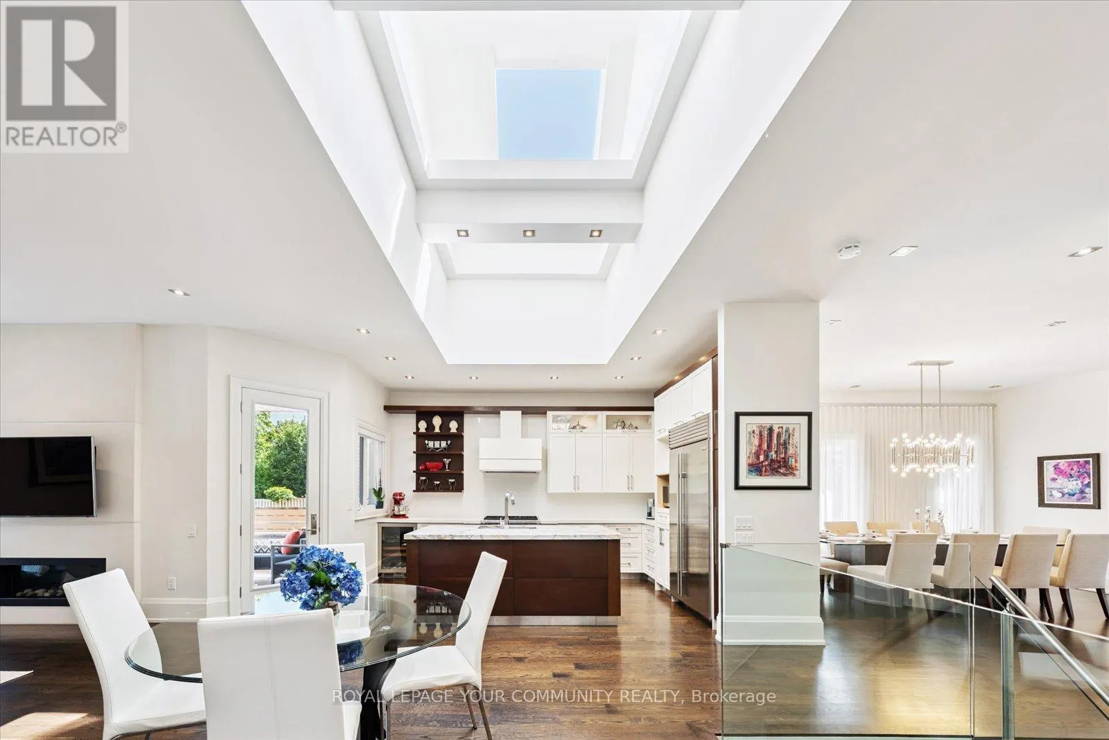 8 WINTERPORT COURT