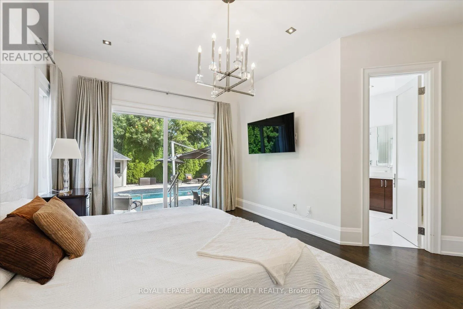 8 WINTERPORT COURT