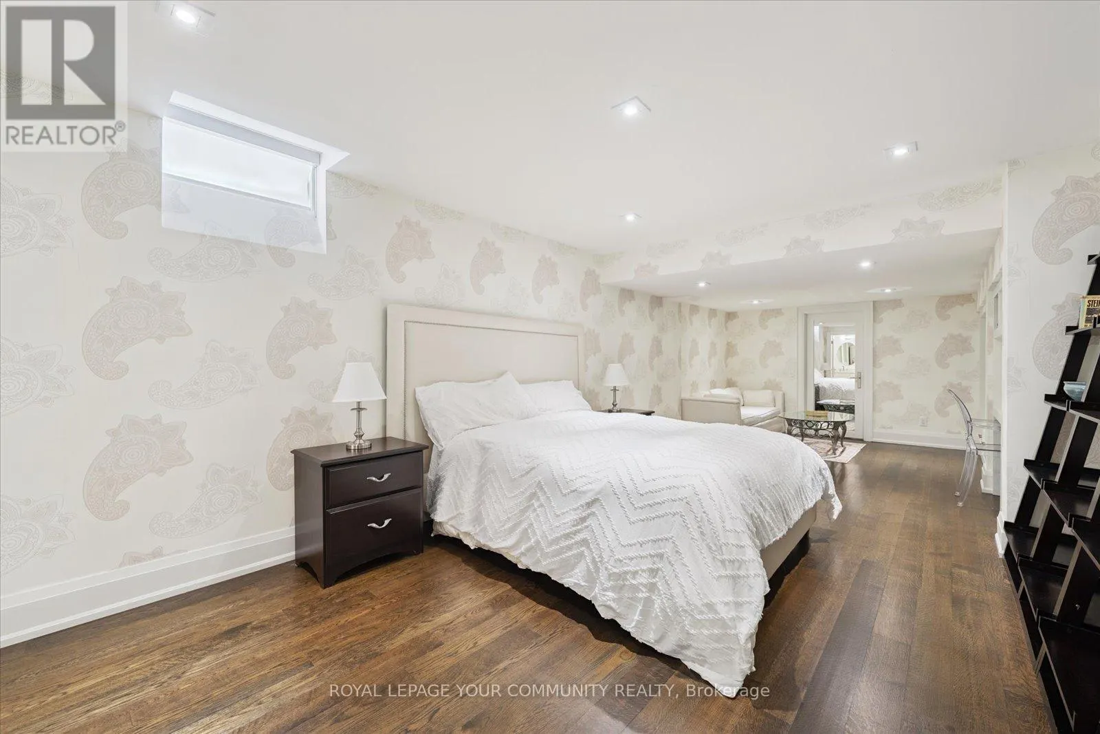 8 WINTERPORT COURT