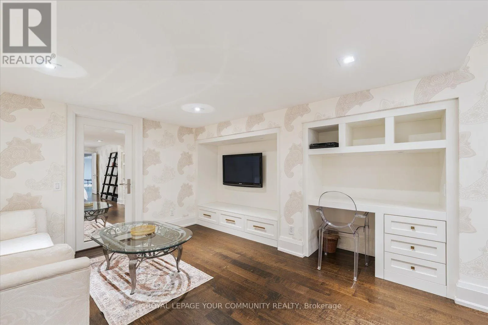 8 WINTERPORT COURT