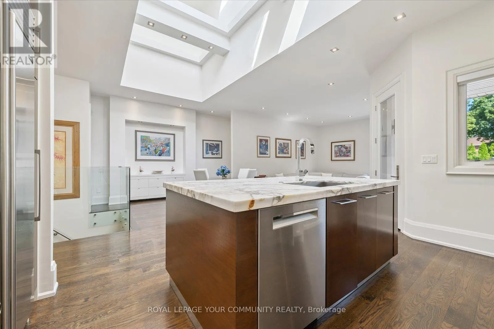 8 WINTERPORT COURT