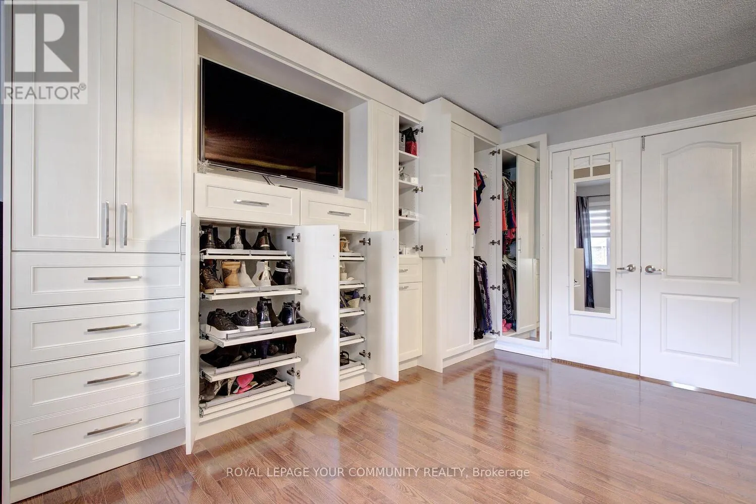 121 MAHOGANY FOREST DRIVE