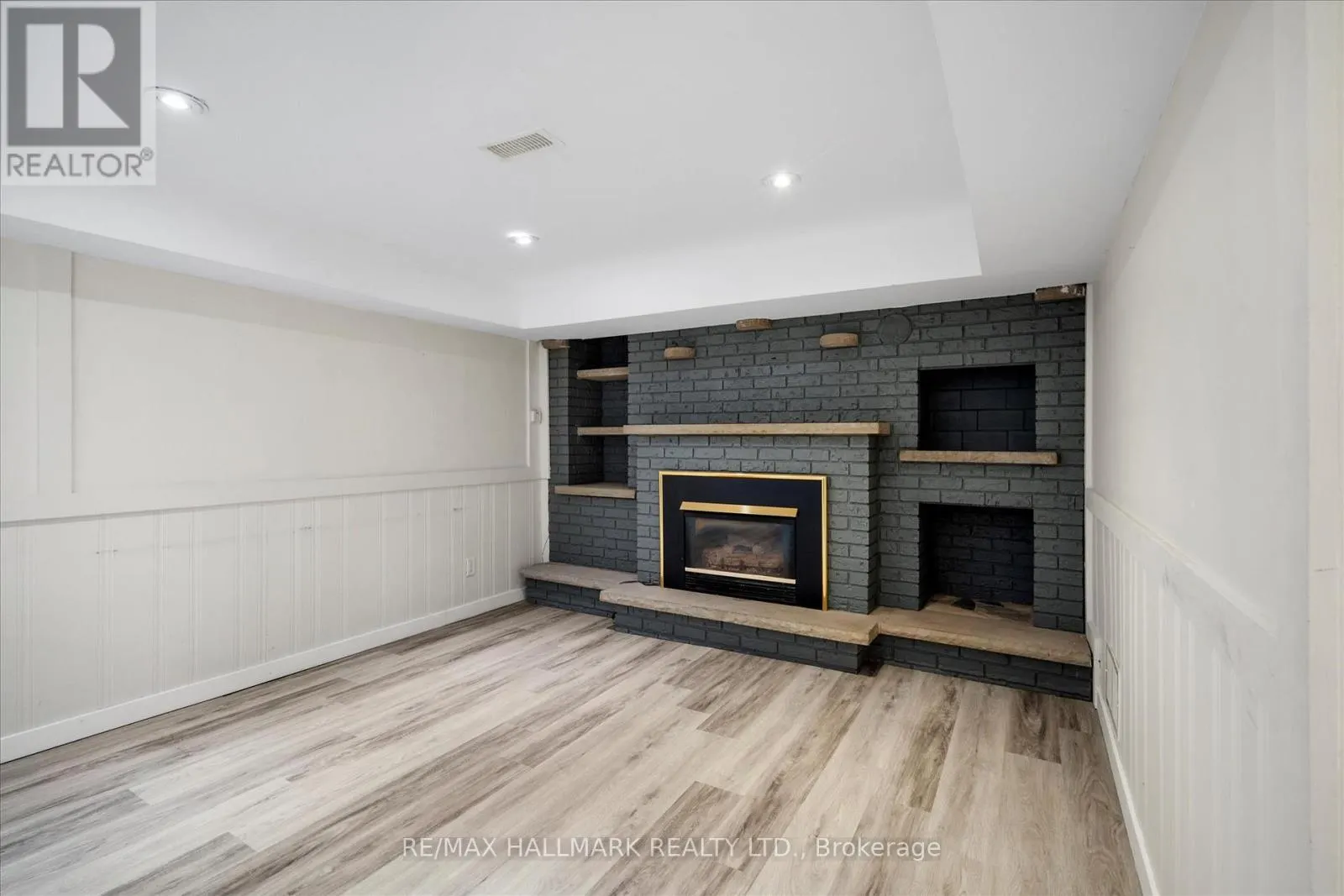 372 DIXON BOULEVARD