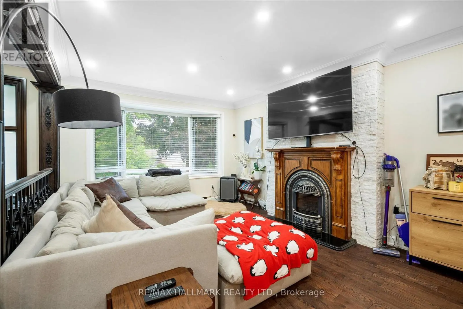 372 DIXON BOULEVARD