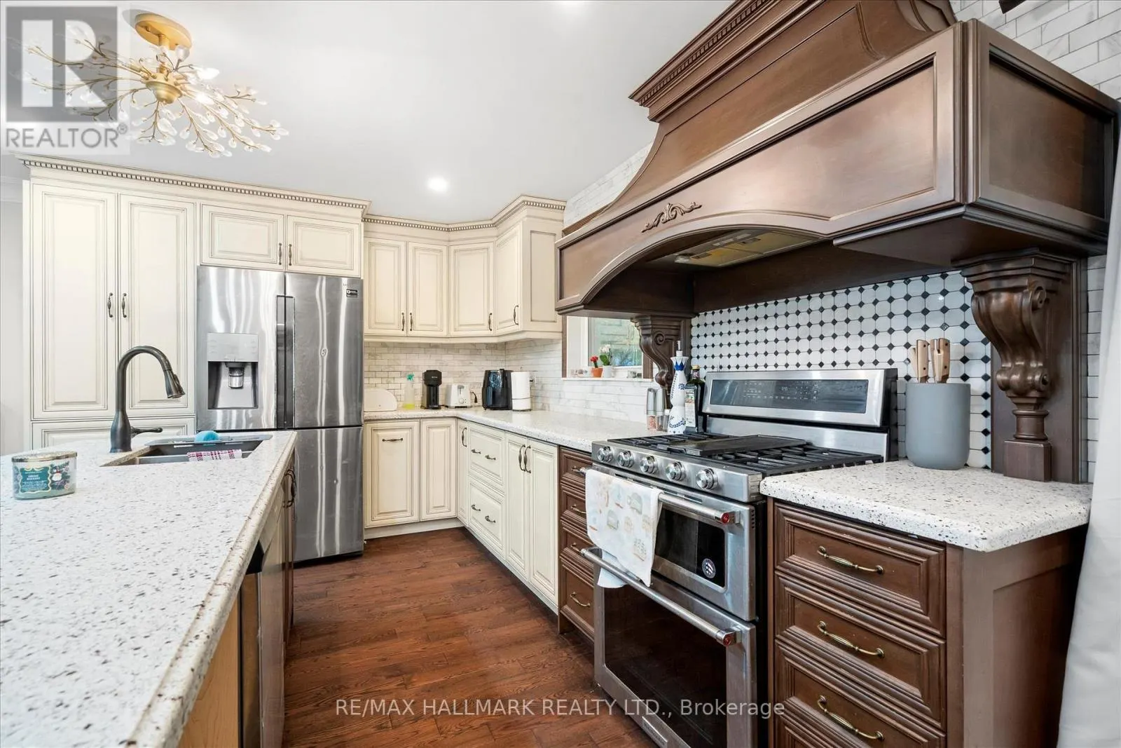 372 DIXON BOULEVARD