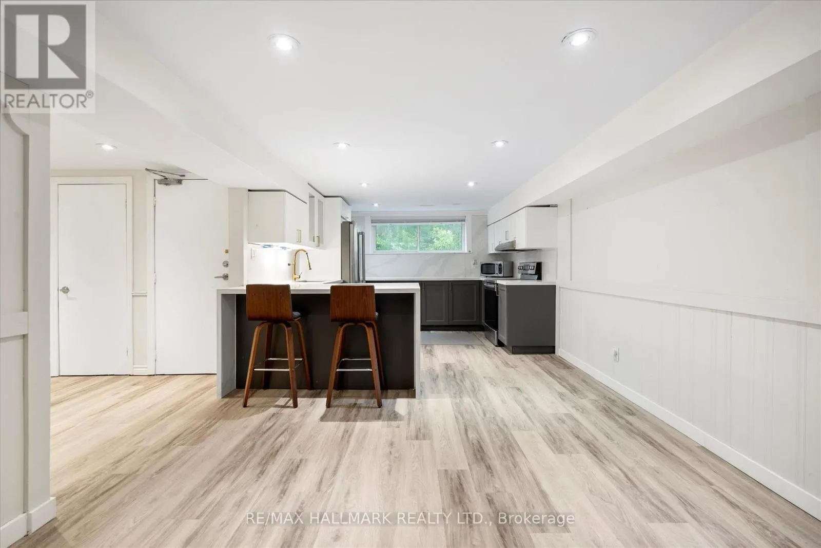 372 DIXON BOULEVARD