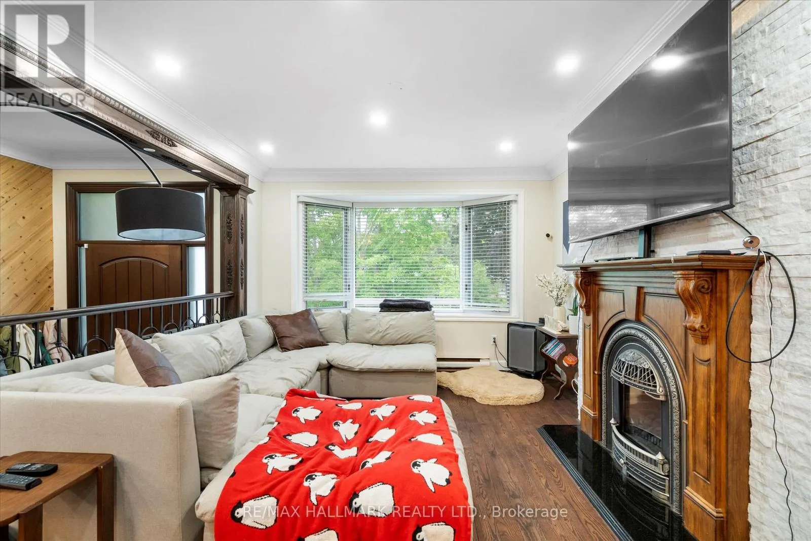 372 DIXON BOULEVARD