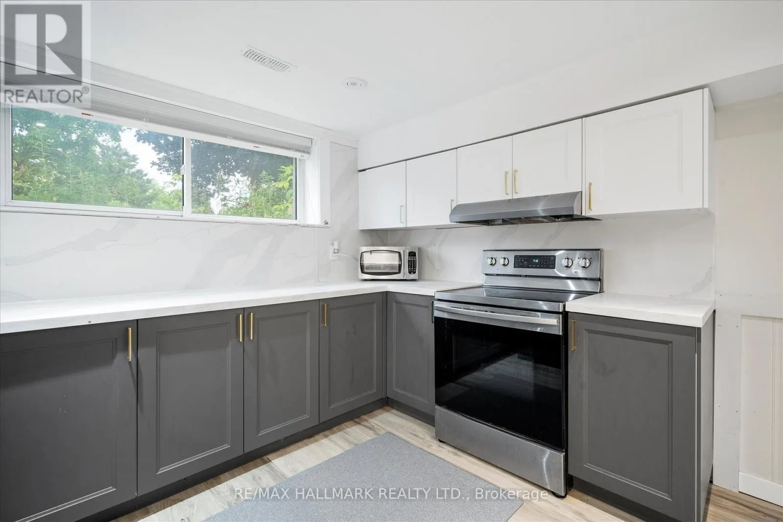 372 DIXON BOULEVARD