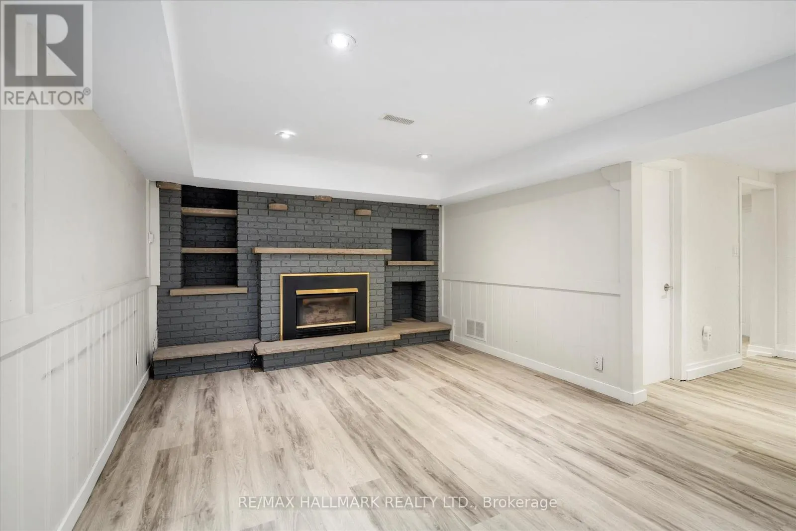 372 DIXON BOULEVARD